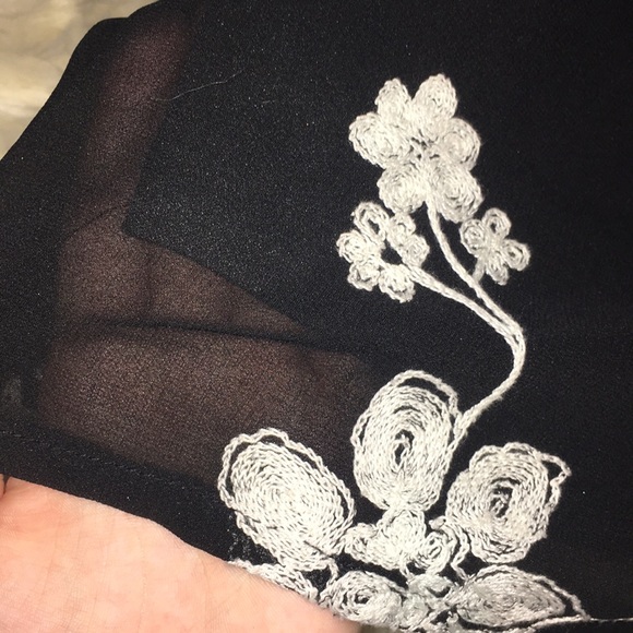 Shorts with mesh and floral design🌺 - Picture 2 of 3